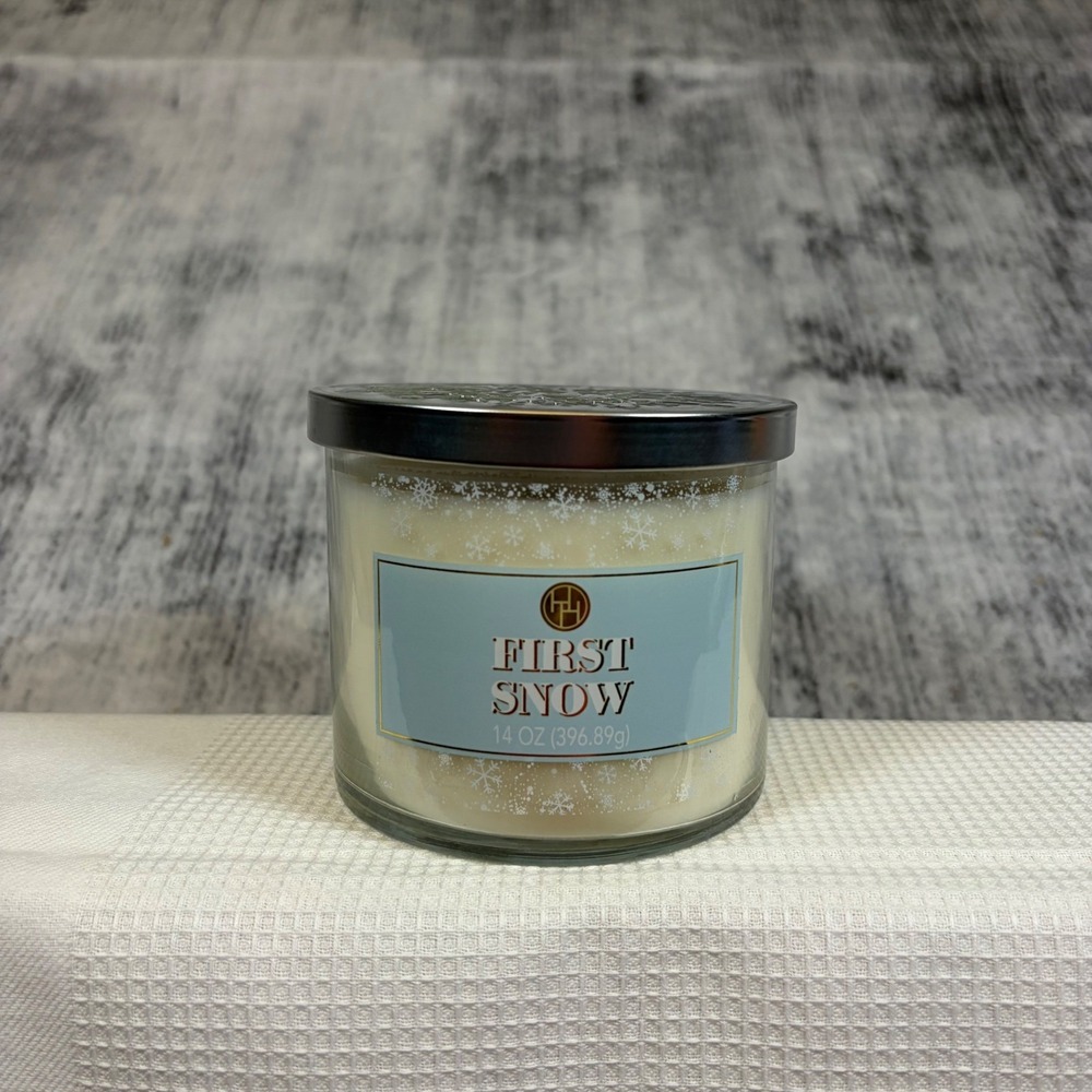 Huntington Home First Snow 3 Wick Scented Candle 14 oz Winter Snowflake Lid
